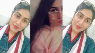 Beautiful Horny Girl Showing Hot Pussy Fucking Live Call