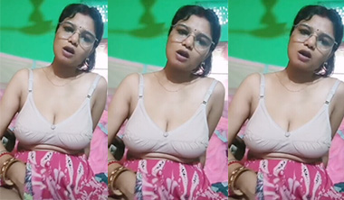 Glasses Horny Wife Masturbating Hot Pussy Sex